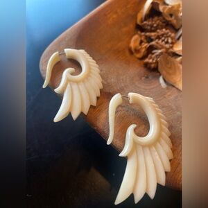 Cream Wing-Shaped Earrings